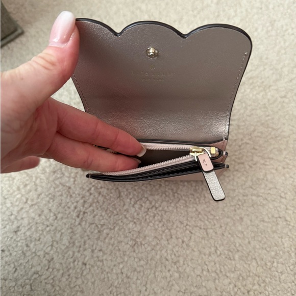 Kate Spade Blush Scalloped Key Holder - Picture 4 of 5